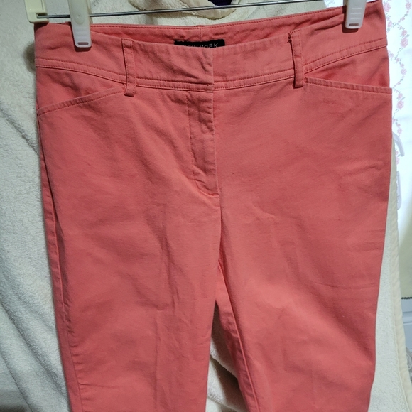 Average Capri Pants Coral Color 